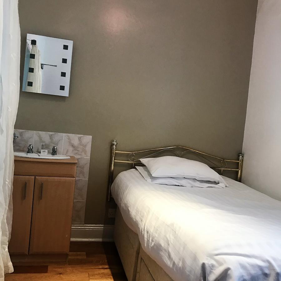 The New Clifton House Hotel Нюкасъл ъпон Тайн Стая снимка