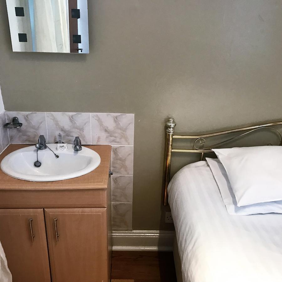 The New Clifton House Hotel Нюкасъл ъпон Тайн Стая снимка
